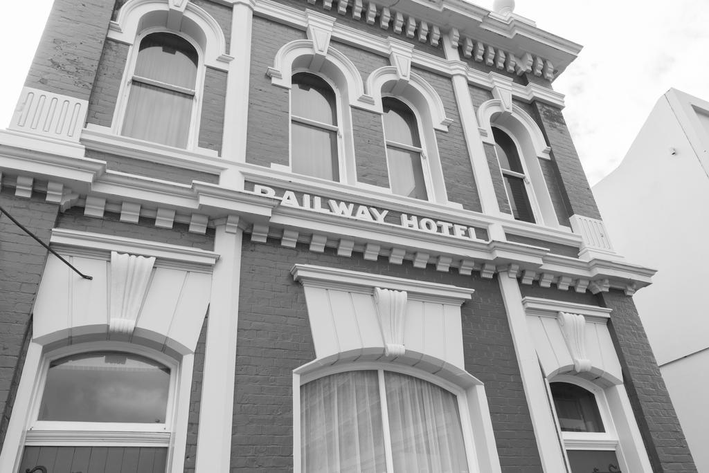 Victoria Railway Hotel Invercargill Buitenkant foto